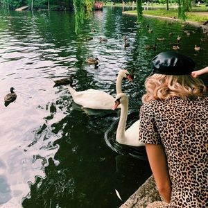 Meet your Posher, Ema